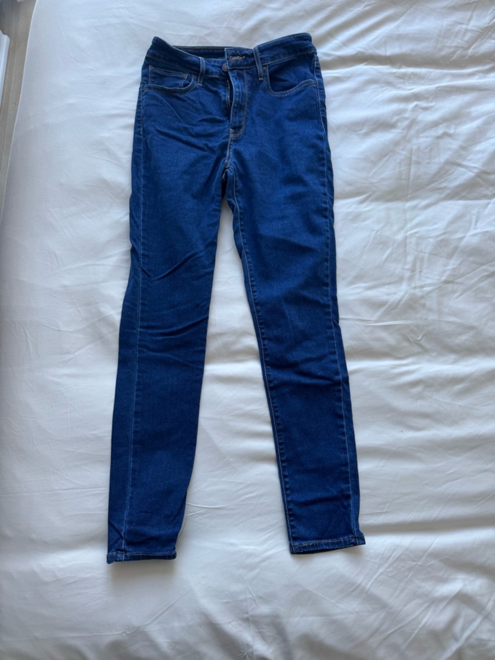 Levi’s 721 women’s high rise skinny jeans. Size 27 in a dark blue.
